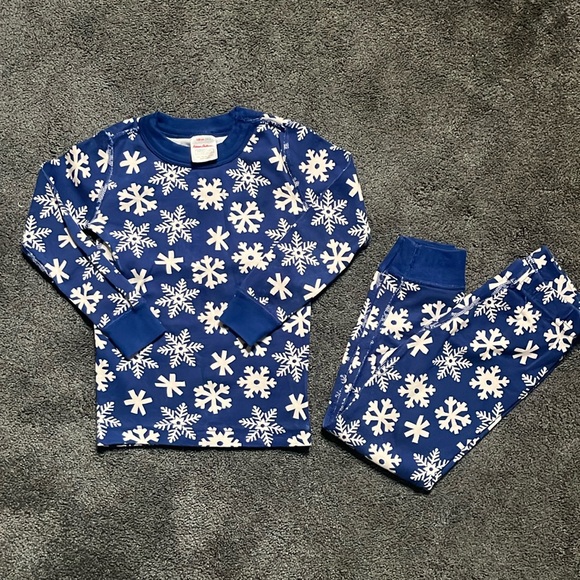Hanna Andersson snowflake pajamas size 4 - Picture 1 of 9